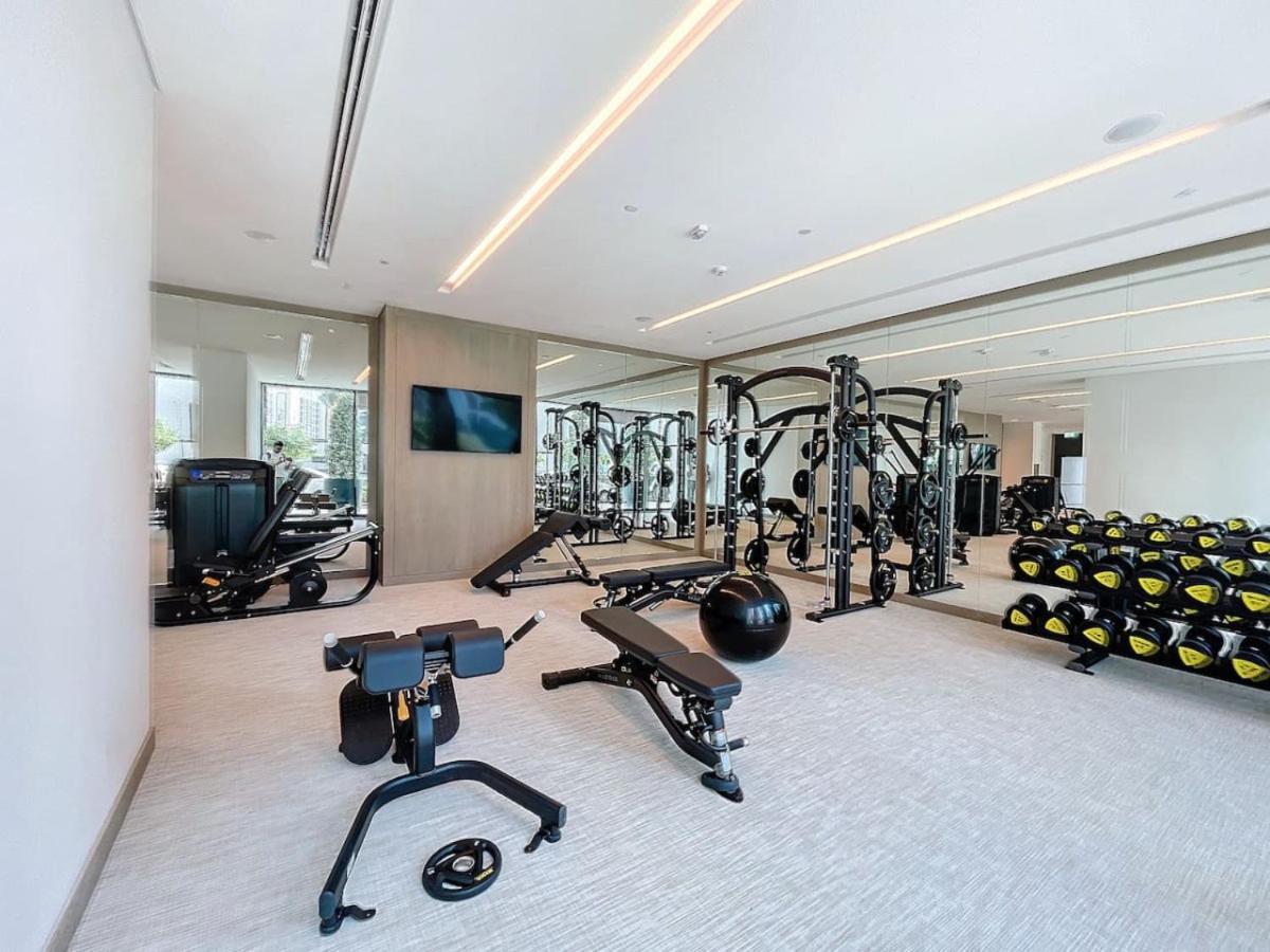 Palace Residences - Vibrant Two Bed With View
